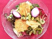 Ankes Salat mit Parmesantalern und roten Eiern - Rezept