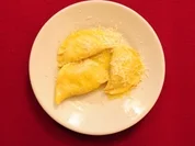 Ravioli mit einer Füllung aus Ricotta und Sommerkräutern (Pierre Geißensetter) - Rezept