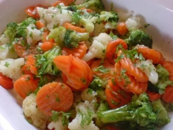 Rezept: Fischstäbchen mit Bauerngemüse Fischstäbchen mit Bauerngemüse - Rezept