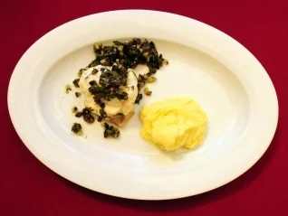Gebratener Seeteufel mit Olivensoße und Kartoffelpüree (Pierre Geißensetter) - Rezept