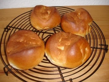 Rezept: Schweizer Milchbrötchen Schweizer Milchbrötchen - Rezept