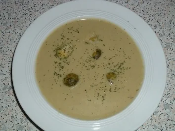 Cremige Rosenkohlsuppe mit Schinken - Rezept