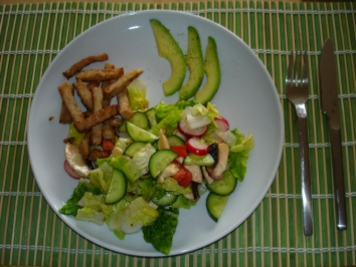 Avocado-Hähnchen-Salat - Rezept mit Bild - kochbar.de