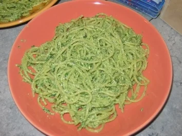 Rezept: Nudeln mit leichtem Pesto Nudeln mit leichtem Pesto - Rezept