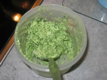 Rezept: Nudeln mit leichtem Pesto Nudeln mit leichtem Pesto - Rezept