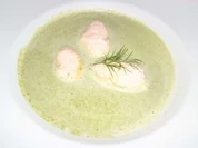 Brokkolicremesuppe mit Lachsnockerln - Rezept