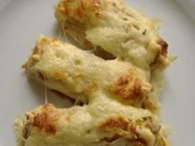 Eierkuchen gefüllt mit Büsumer Krabbenragout und Käse überbacken - Rezept