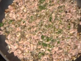 Eierkuchen gefüllt mit Büsumer Krabbenragout und Käse überbacken - Rezept