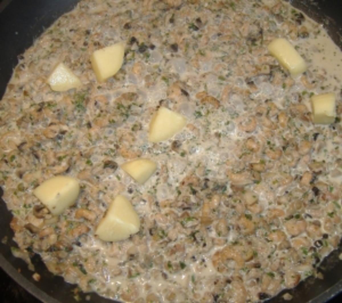 Eierkuchen gefüllt mit Büsumer Krabbenragout und Käse überbacken - Rezept