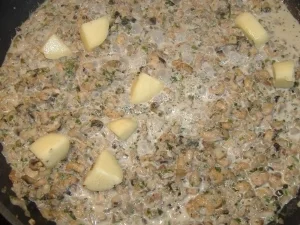 Eierkuchen gefüllt mit Büsumer Krabbenragout und Käse überbacken - Rezept