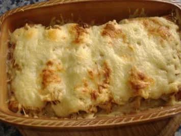 Eierkuchen gefüllt mit Büsumer Krabbenragout und Käse überbacken - Rezept