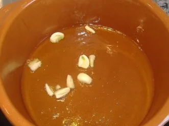 Hausgemachte Fettucine con zucchini e melanzane - Rezept