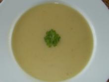 Kartoffelsuppe mit Knoblauchcroutons - Rezept