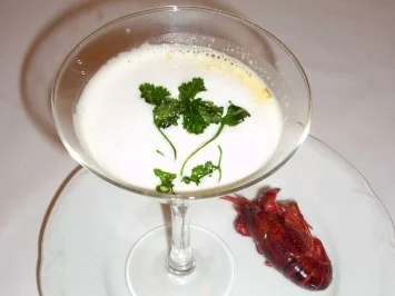 Scharfe Zitronengrassuppe mit Koriander und Flusskrebsschwänzen - Rezept