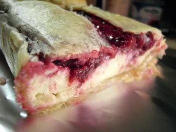 Mehlspeisen: Topfen-Himbeer Strudel - Rezept