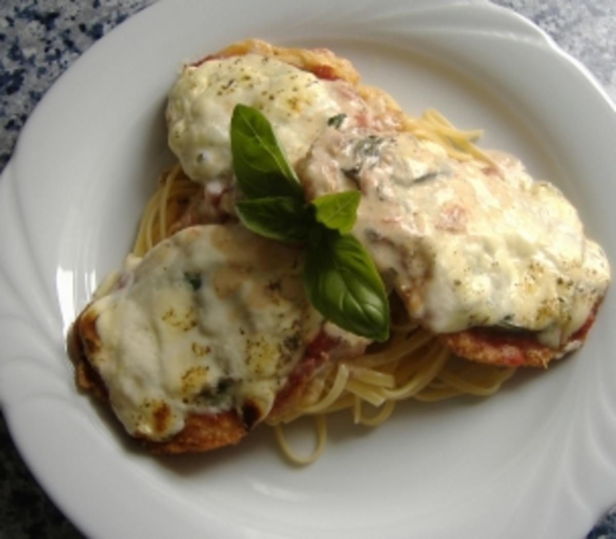 Kalbsfilet im Parmesanmantel mit Tomate und Käse überbacken - Rezept ...