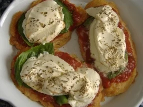 Kalbsfilet im Parmesanmantel mit Tomate und Käse überbacken - Rezept