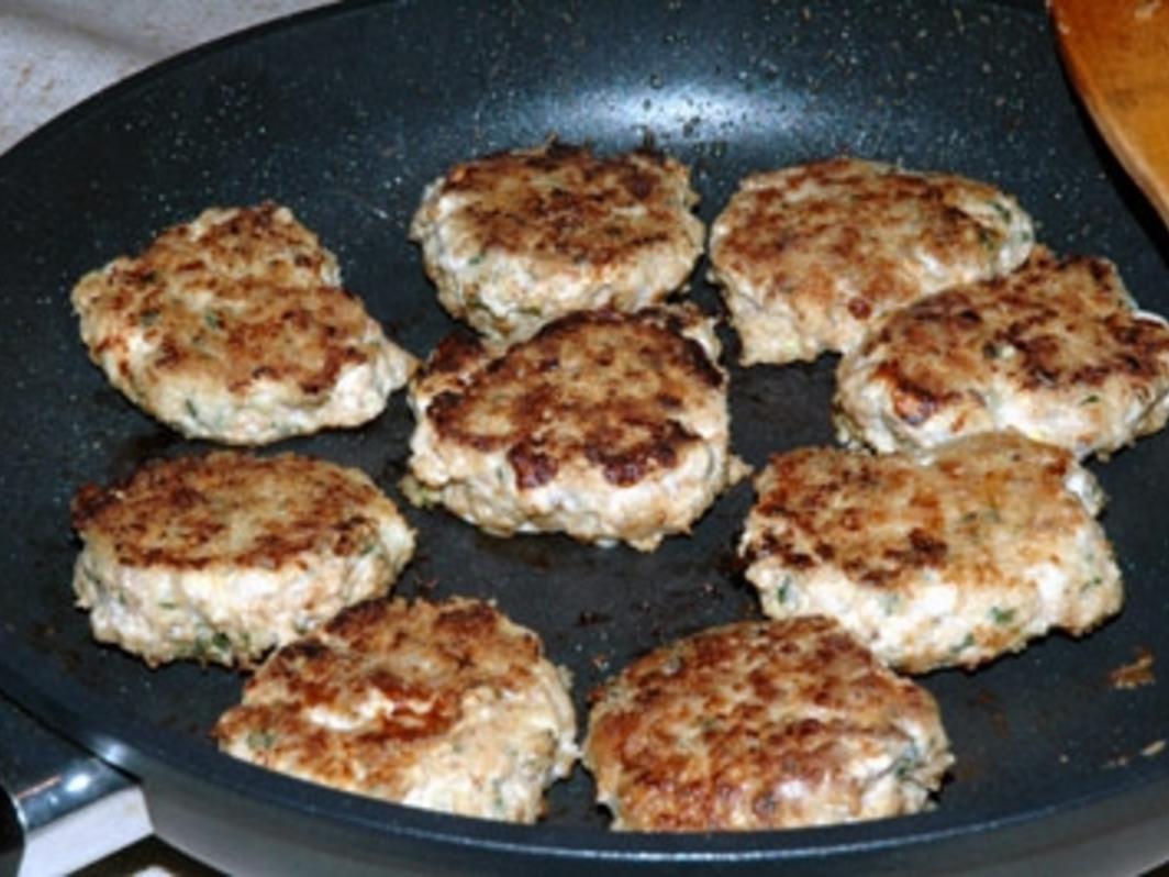 Frikadellen mit Möhrengemüse und Püree - Rezept - kochbar.de
