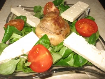 Feldsalat mit gefüllten Riesenchampigon und Feta Garnitur - Rezept