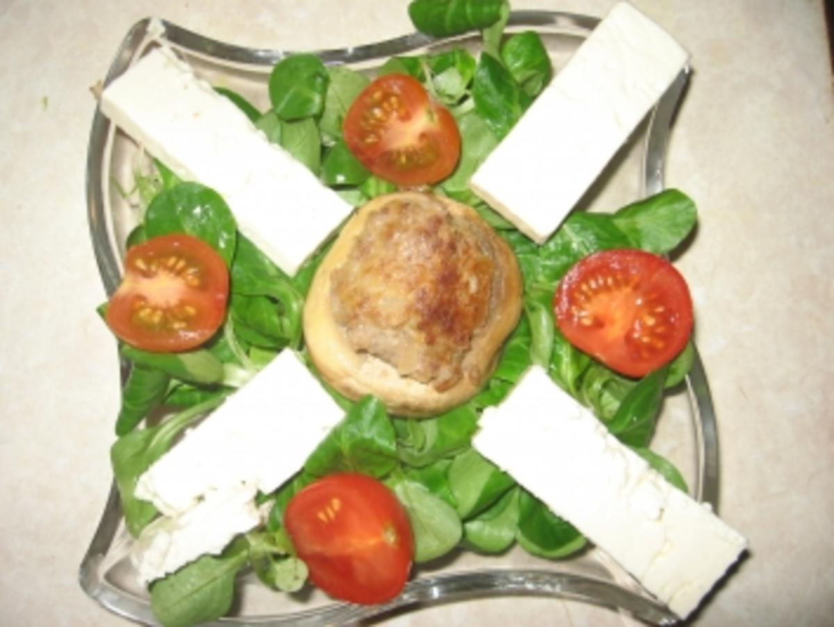 Feldsalat mit gefüllten Riesenchampigon und Feta Garnitur - Rezept