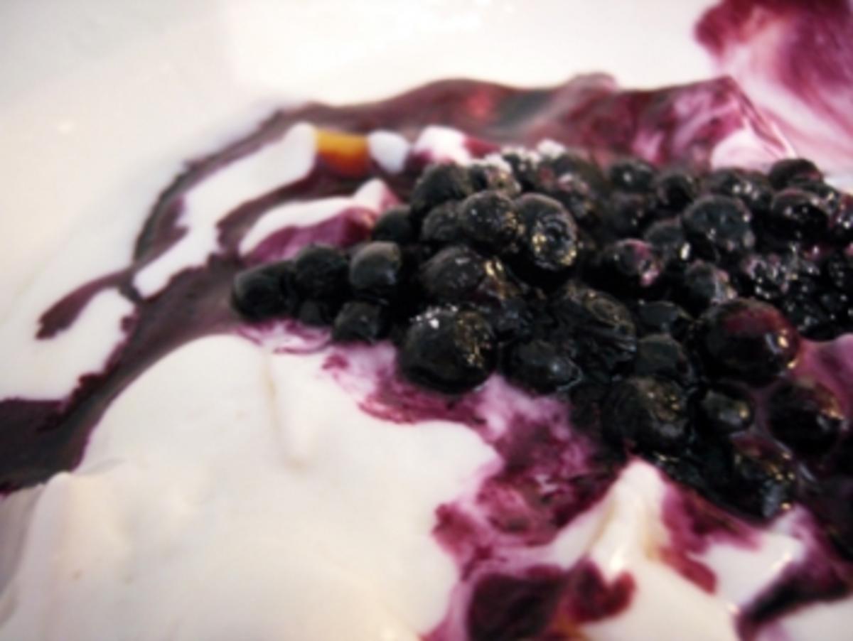 Bilder für Dessert: Topfen-Tee Creme mit Früchten und heißen Himbeeren - Rezept