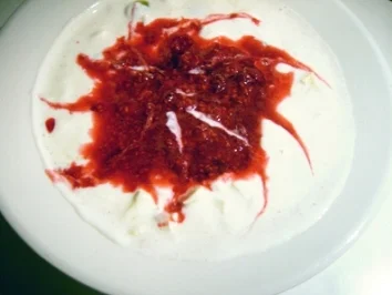 Dessert: Topfen-Tee Creme mit Früchten und heißen Himbeeren - Rezept