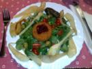Back-Camembert auf Feldsalat mit glasierten Birnenspalten - Rezept