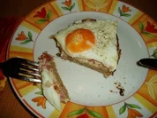 Überbackenes Brot mit Spiegelei - Rezept