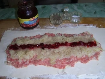 Pirog mit Hackleisch-Sauerkrautfüllung - Rezept