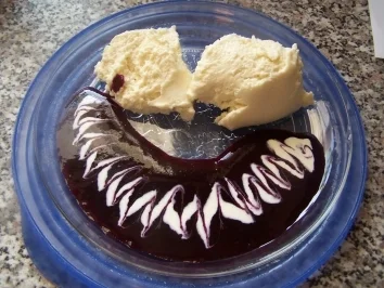 Marzipan-Jogurt-Quark-Mousse mit Heidelbeersosse - Rezept