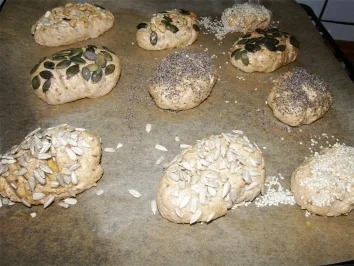 Buttermilch-Vollkornweckerl - Rezept