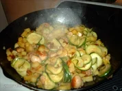 Zucchini- Pfanne mit Fleichklöschen - Rezept