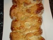 Rezept: Hefezopf mit Mandeln und Rosinen Hefezopf mit Mandeln und Rosinen - Rezept