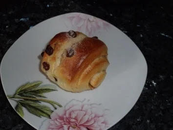 Rezept: Hefezopf mit Mandeln und Rosinen Hefezopf mit Mandeln und Rosinen - Rezept