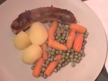 frische Bratwurst mit Beilagen - Rezept