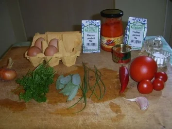 Rote Kräuterrühreier mit Bratkartoffeln - Rezept