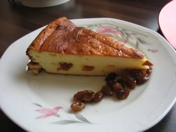 Käsekuchen mit Amarettorosinen - Rezept