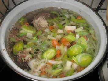 Rinderkraftbrühe mit Einlage - Rezept