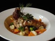 Rezept: Kaninchen mit Karotten/Broccoli auf Gnocchi in Weisweinsoรe und frischen Krรคutern Kaninchen mit Karotten/Broccoli auf Gnocchi in Weisweinsoรe und frischen Krรคutern - Rezept