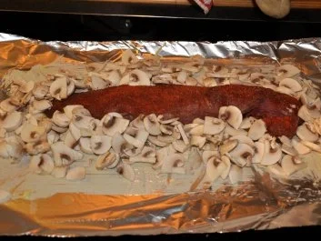 Rezept: überbackenes Schweinefilet mit Pilzen in Alufolie überbackenes Schweinefilet mit Pilzen in Alufolie - Rezept