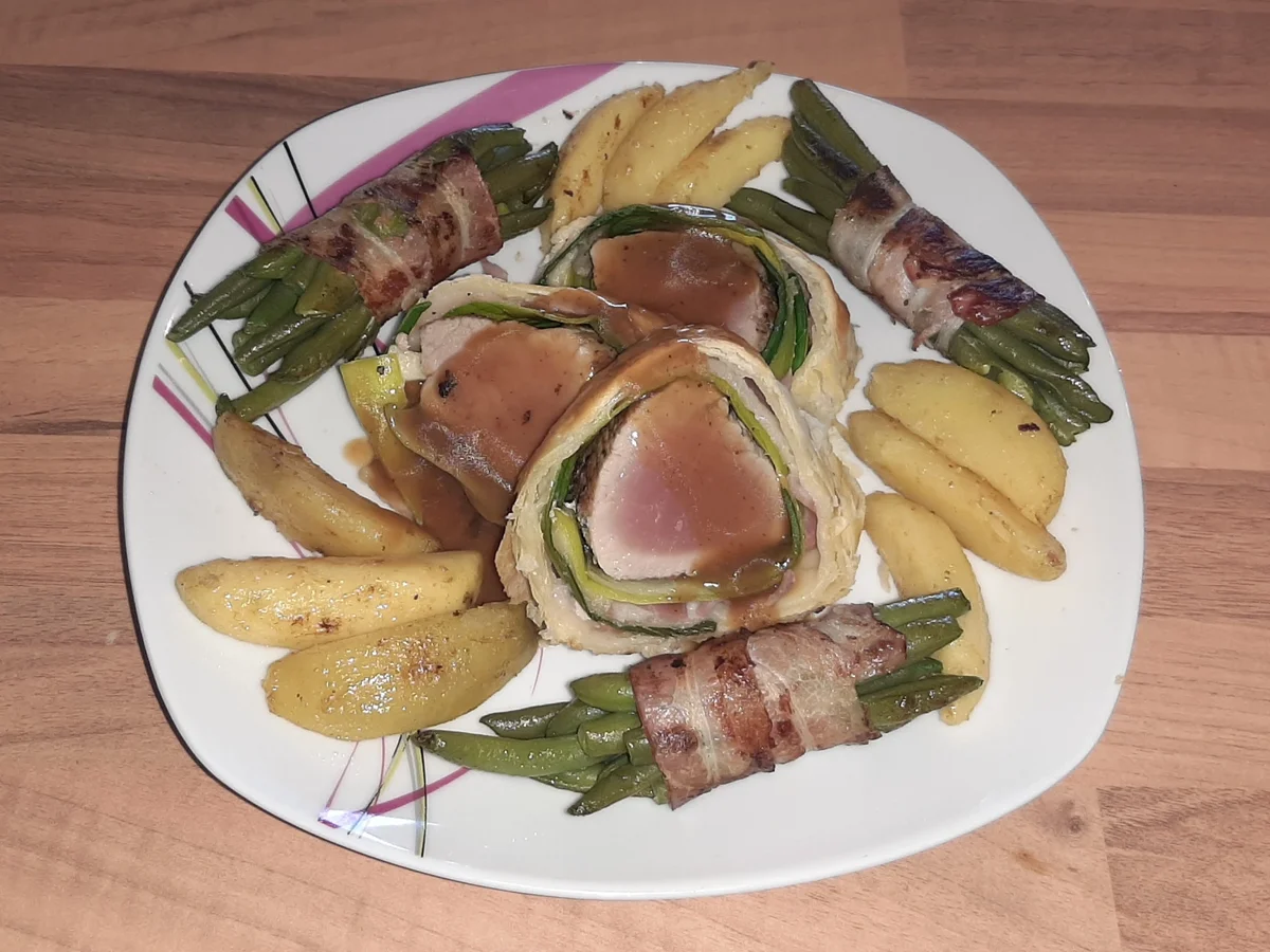 Schweinefilet im Blätterteig (mit Sauce Robert) - Rezept - Bild Nr. 10323