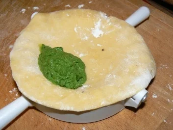 Rezept: selbstgemachte Nudeltaschen mit einer Spinat-Ricottafüllung selbstgemachte Nudeltaschen mit einer Spinat-Ricottafüllung - Rezept