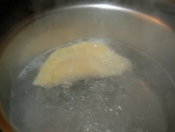 Rezept: selbstgemachte Nudeltaschen mit einer Spinat-Ricottafüllung selbstgemachte Nudeltaschen mit einer Spinat-Ricottafüllung - Rezept