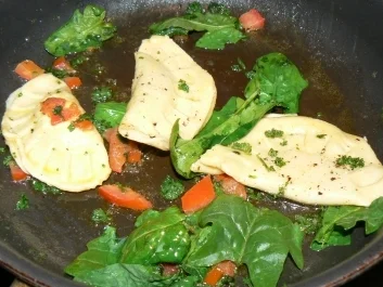 Rezept: selbstgemachte Nudeltaschen mit einer Spinat-Ricottafüllung selbstgemachte Nudeltaschen mit einer Spinat-Ricottafüllung - Rezept