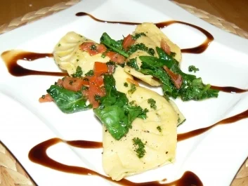 Rezept: selbstgemachte Nudeltaschen mit einer Spinat-Ricottafüllung selbstgemachte Nudeltaschen mit einer Spinat-Ricottafüllung - Rezept