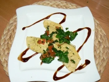 Rezept: selbstgemachte Nudeltaschen mit einer Spinat-Ricottafüllung selbstgemachte Nudeltaschen mit einer Spinat-Ricottafüllung - Rezept