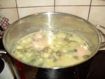 Erbsensuppe mit Eisbein und Rippchen - Rezept