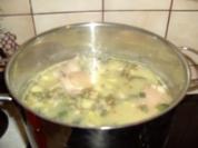 Erbsensuppe mit Eisbein und Rippchen - Rezept
