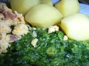 Rezept: Rahmspinat an Pellkartoffeln und Rüherei Rahmspinat an Pellkartoffeln und Rüherei - Rezept