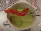 Erbsencremesüppchen mit Bacon-Spieß - Rezept
